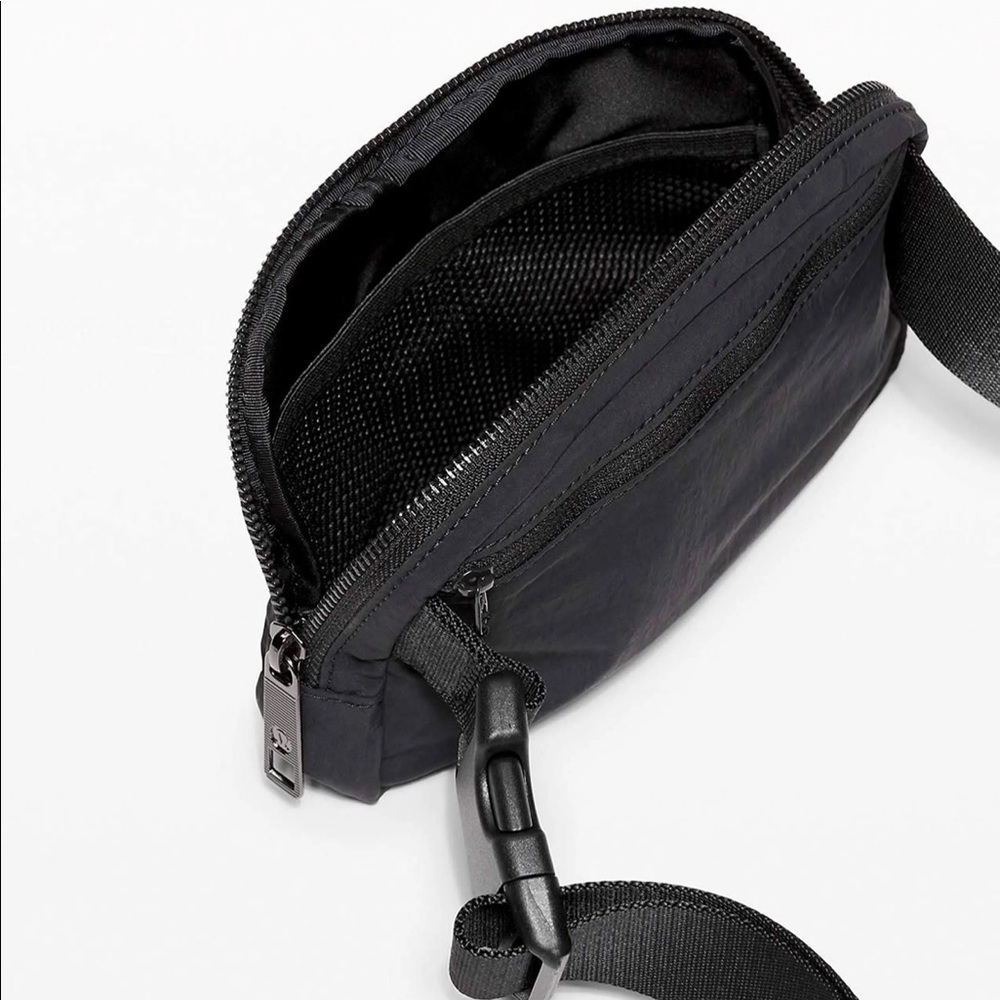 Lululemon Everywhere Belt Bag